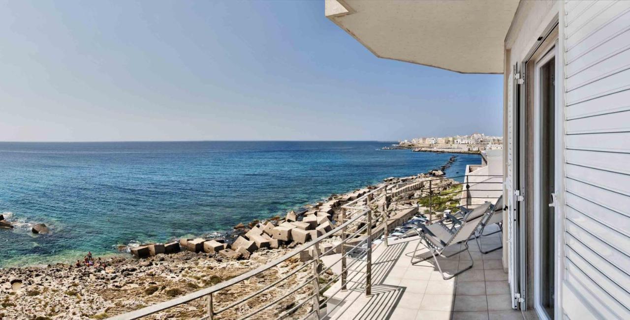 Apartment Overlooking The Sea With A View Of Old Gallipoli And The Whole Bay Exterior photo